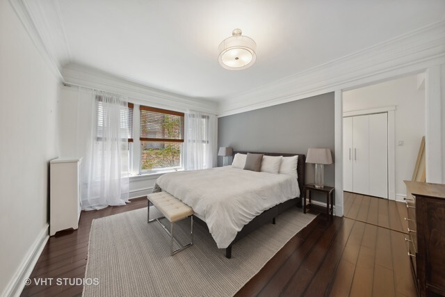 Building Photo - 556 W Roscoe St