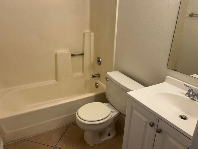 Building Photo - 435 E 9th Ave