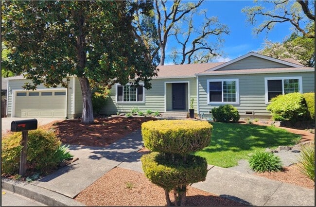 Building Photo - Lovely Bennett Valley Home in a Cul-De-Sac
