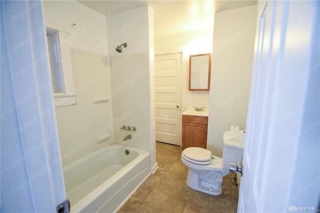 Building Photo - 2926 Robin Rd