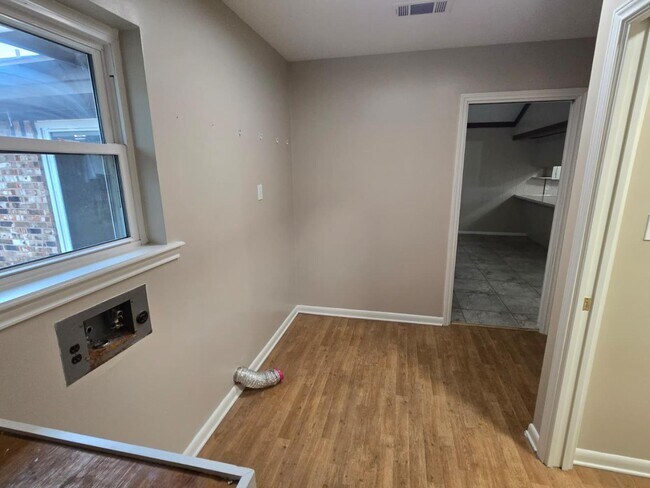 Building Photo - 7210 Headlee Rd