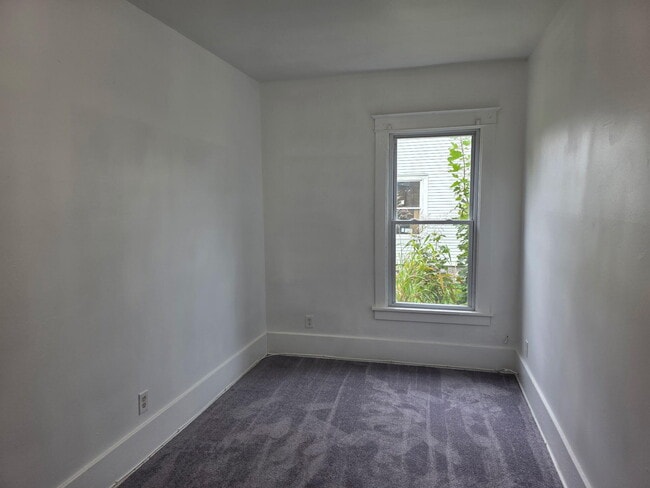 Building Photo - 114 N Park St