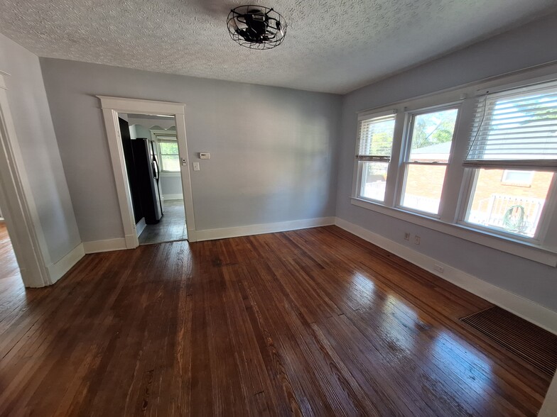 Dining Room - 2908 Wurtele Ave