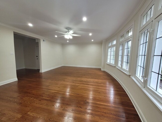 Building Photo - 7372 N Winchester Ave