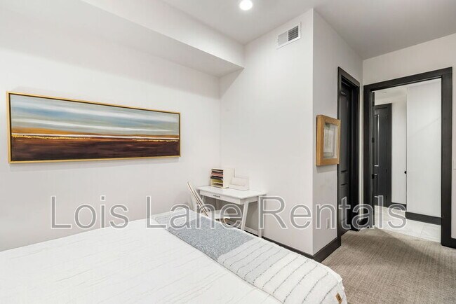 Building Photo - 5 Gadsdenboro St