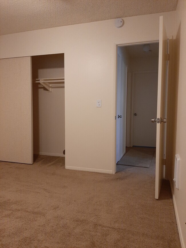 Building Photo - 2645 Yardarm Ave