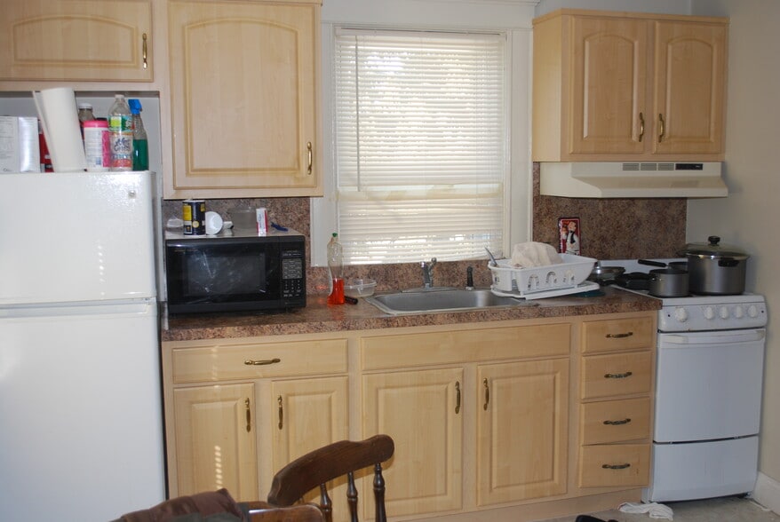 Eat-In Kitchen - 111 S Main St