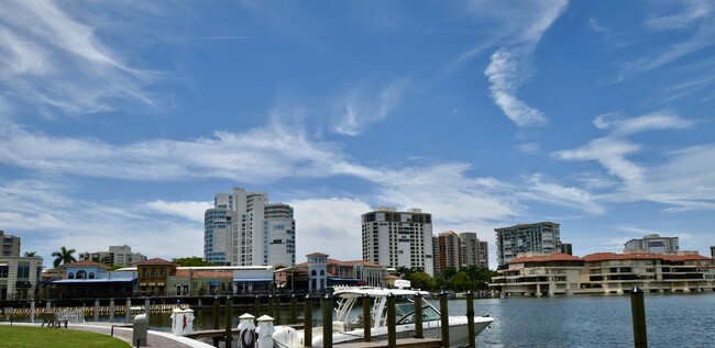 Building Photo - 1 Park Shore Dr