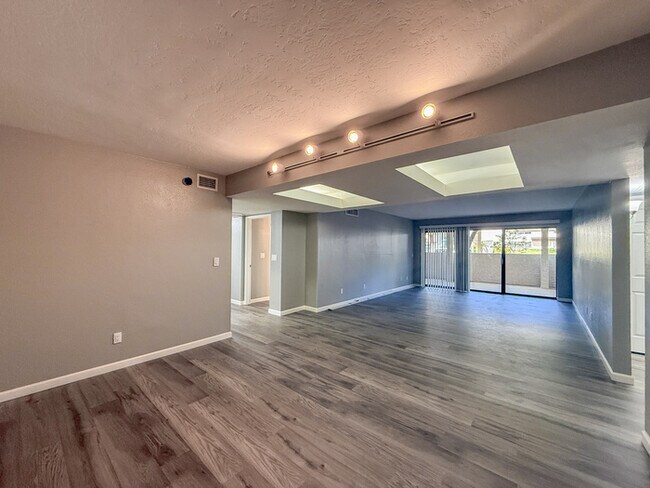 Building Photo - 5110 N 31st Way