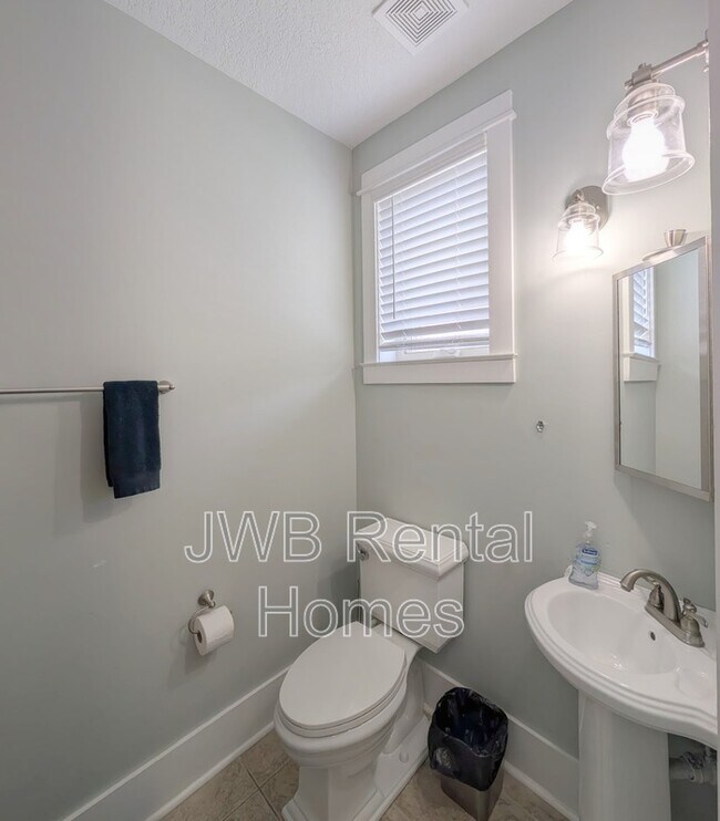 Building Photo - 361 Ahern St