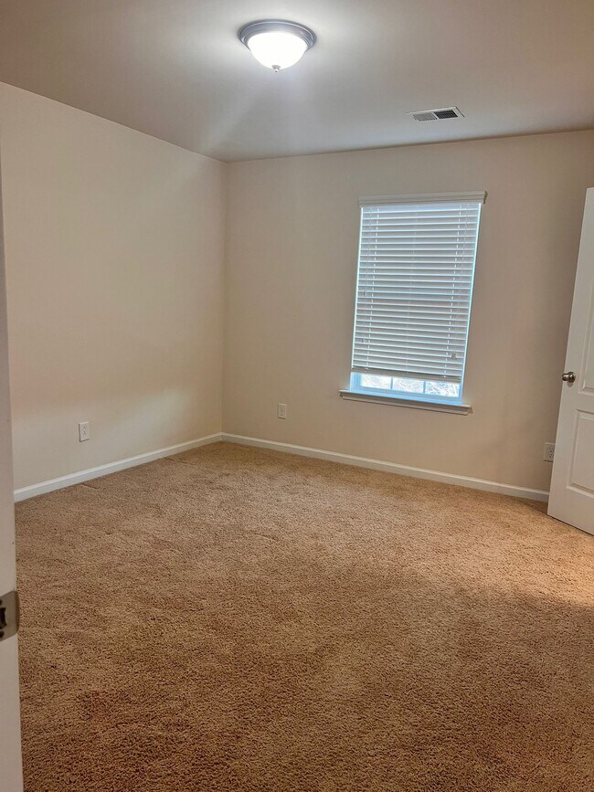 Building Photo - 151 Blossom Ridge Dr