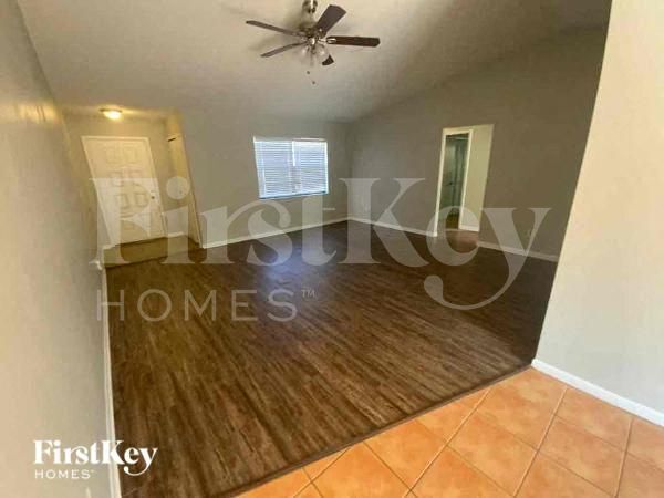 Building Photo - 2813 Eagle Run Cir S
