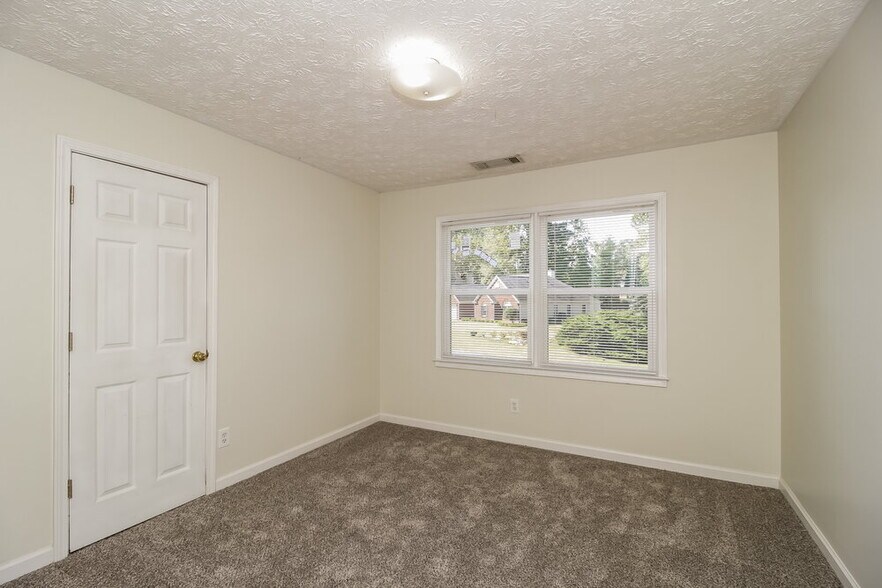 Building Photo - 2116 Chatou Pl