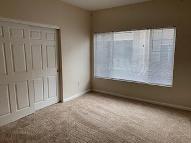 Building Photo - Broomfield Main Floor Condo
