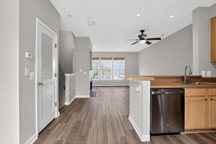 Building Photo - 23185 Blackthorn Square