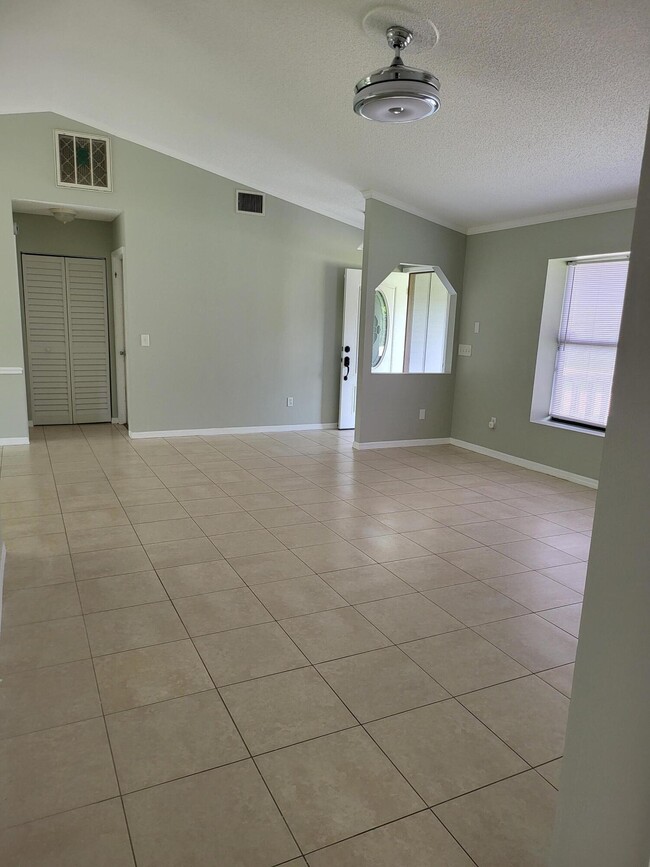 Building Photo - 6507 Green Dolphin St