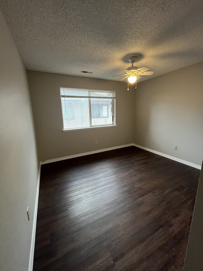 Building Photo - 701 W Pennsylvania St