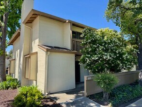 Building Photo - Gorgeous Walnut Creek Townhome 2 bedroom, 2.5 bath with 1 car garage in Sunset Park