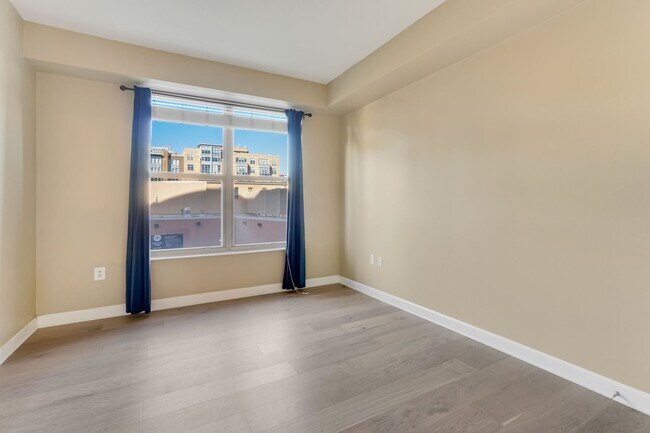 Building Photo - Professionally Managed and Updated// 2 Bedroom 2 bathroom Condo// Logan Circle! // Garage Parking...