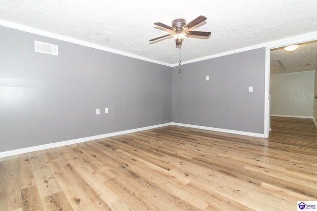 Building Photo - 214 Eagle Way