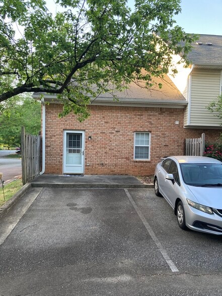 Building Photo - 231 Littleton Way