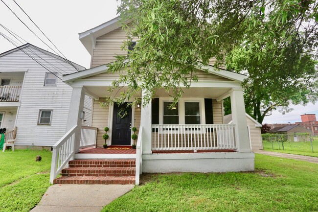 Primary Photo - Updated & Ready 09-19-25! Pet Friendly - F...