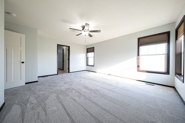 Building Photo - 2638 Vierling Dr E