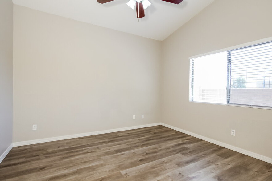 Building Photo - 24007 W Huntington Dr