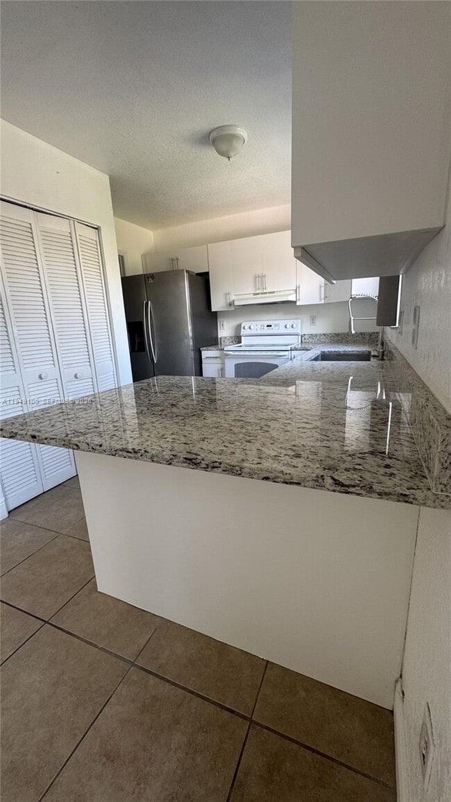 Building Photo - 915 SE 13th Rd