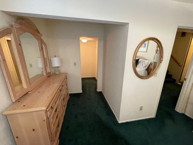 Building Photo - Beautiful townhome available now!