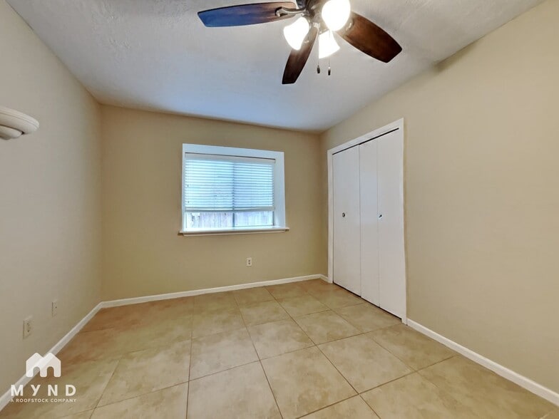 Building Photo - 3430 Deer Valley Dr