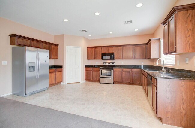 Building Photo - 5659 S 239th Dr