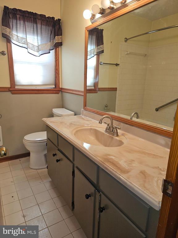 Building Photo - 615 Villa Ave