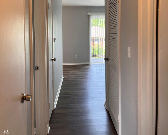 Building Photo - 6262 Eastridge Dr