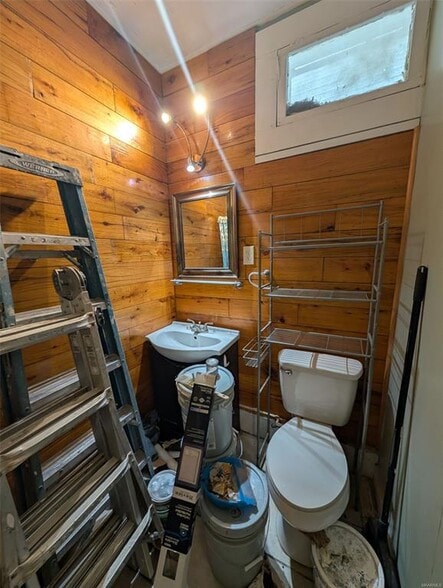 Building Photo - 900 W Tuskeena St