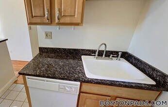 Building Photo - 195 Park Dr