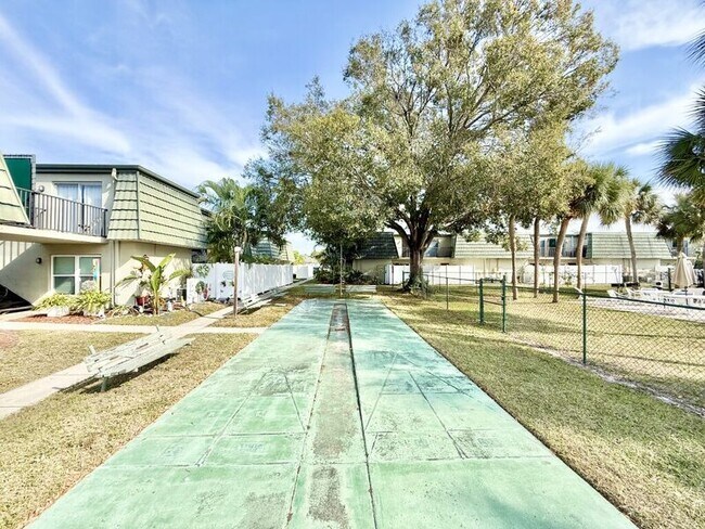 Building Photo - 1799 N Highland Ave