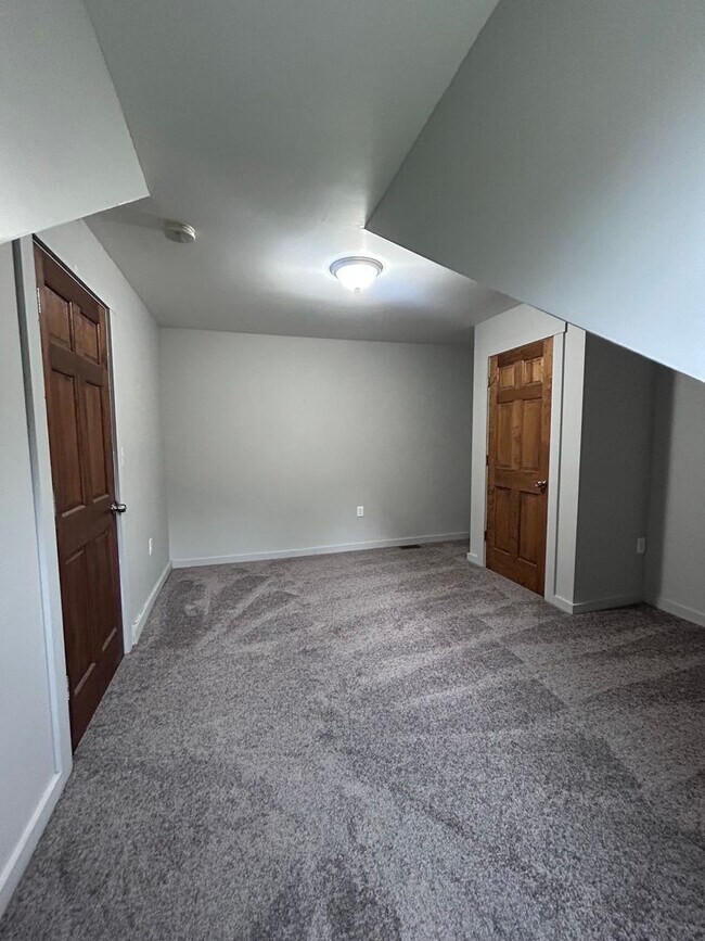 Building Photo - 2240 Wilson Ave