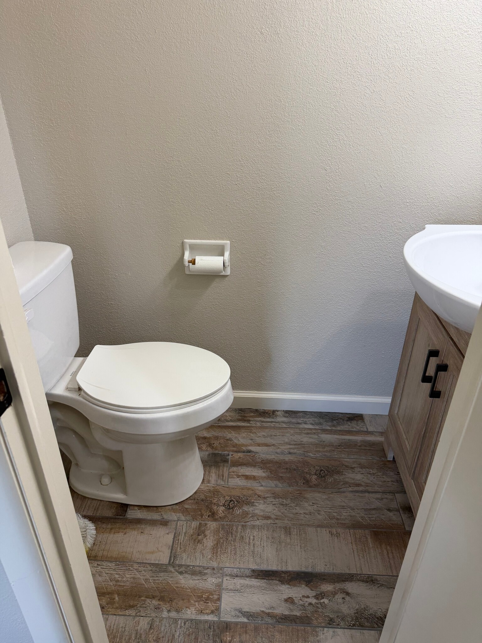 Half Bath - 536 Sherwood Ln