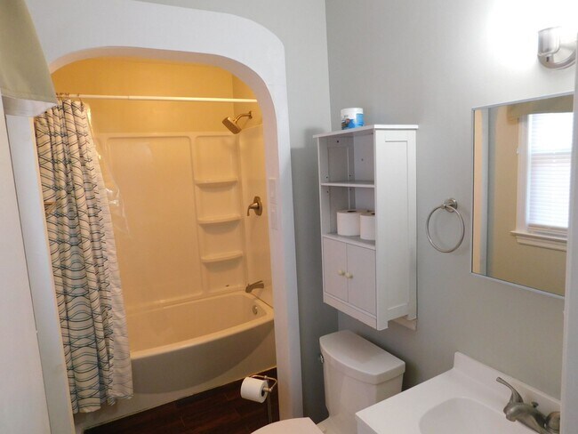 Building Photo - Charming Home in Havelock