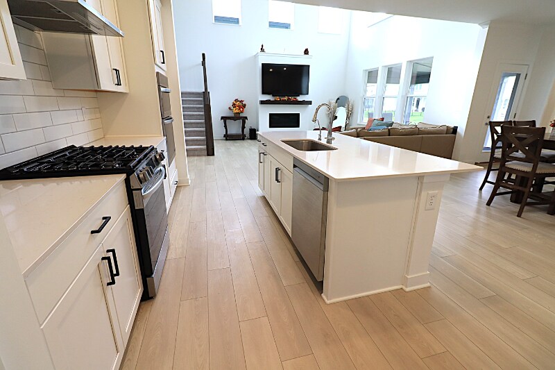 Building Photo - 15436 Manderley St