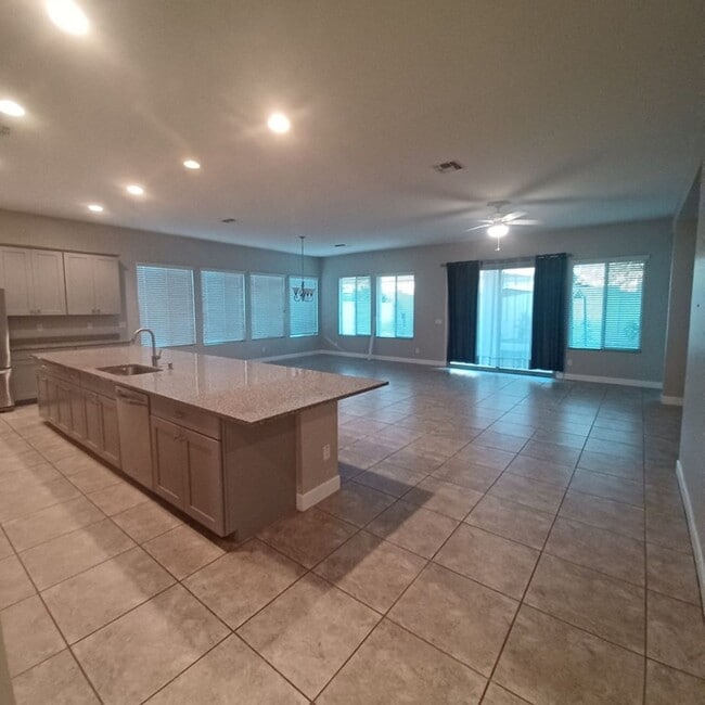 Building Photo - 14360 W Corrine Dr