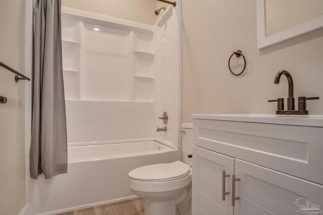 Building Photo - 203 S L St