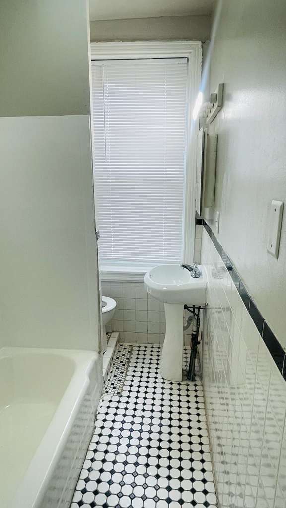Building Photo - 263 S 62nd St