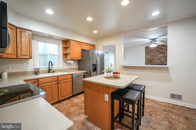 Building Photo - 4230 Avon Dr
