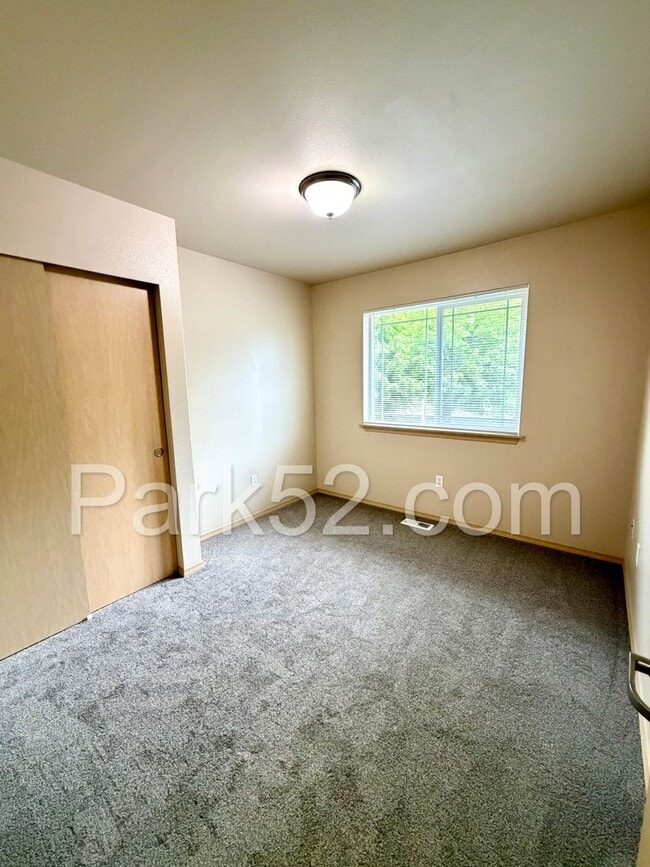 Building Photo - 3-Bedroom Duplex - Gated Community - Puyallup
