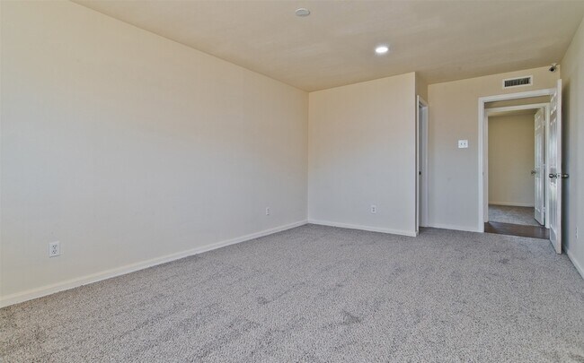 Building Photo - 502 Campfire Dr
