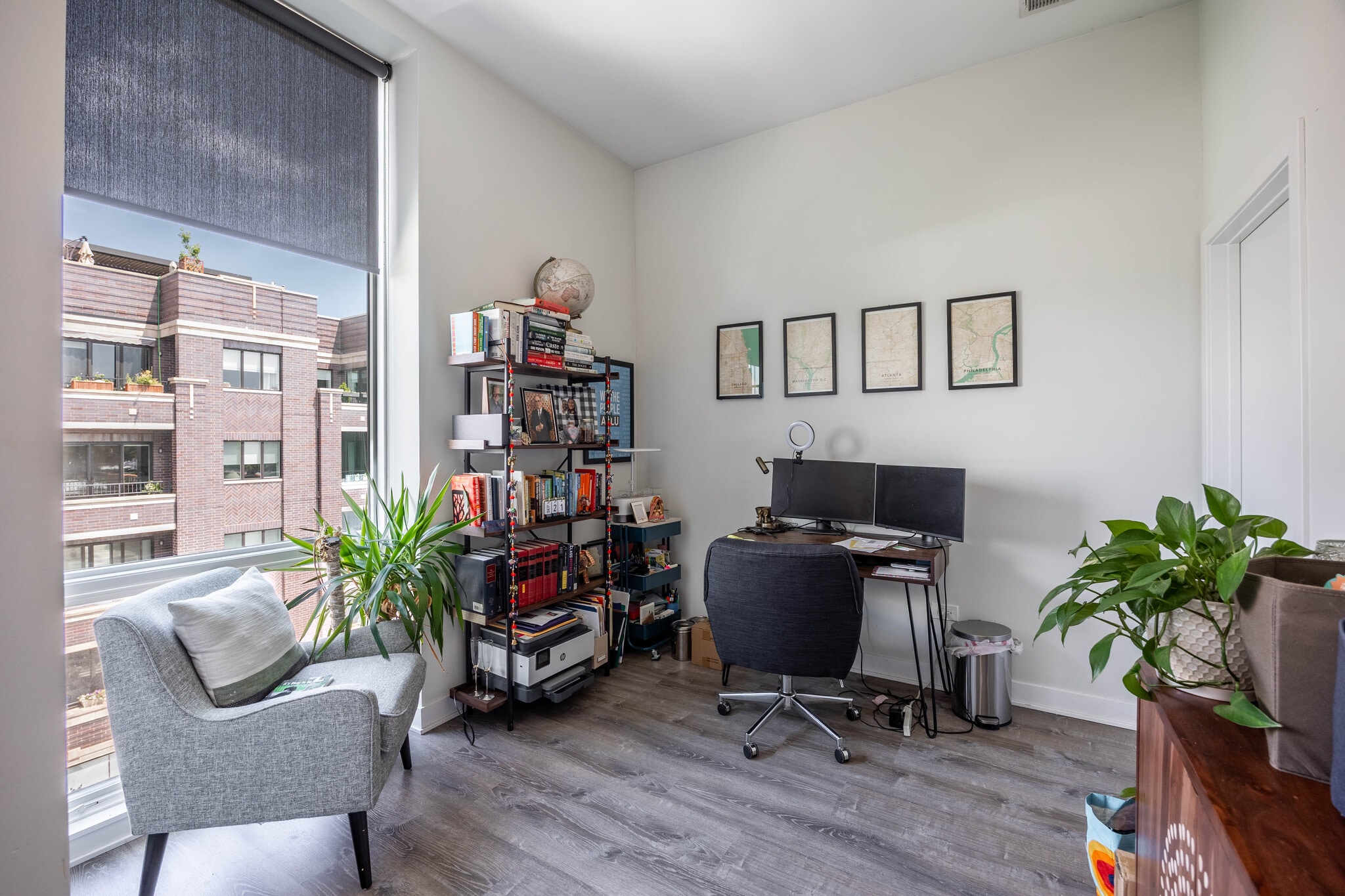 Building Photo - 2251 W Lawrence Ave