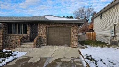 Building Photo - Modern Twin home in North Bismarck – Convenient Location & Comfortable Living!