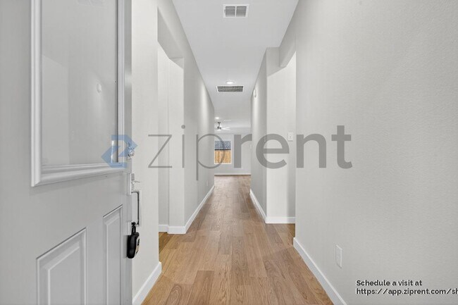 Building Photo - 1010 Rosemary Hl Dr